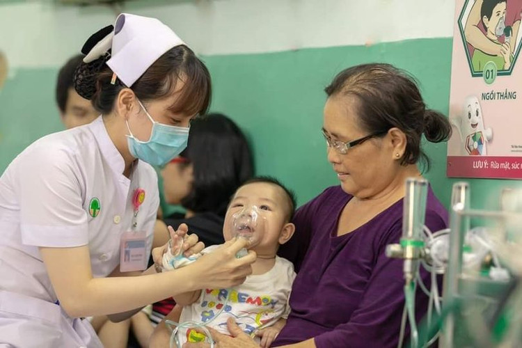 Số ca bệnh hô hấp tăng cao: Bác sĩ mách cách tránh bị nặng - Ảnh BVCC Số ca bệnh hô hấp tăng cao: Bác sĩ mách cách tránh bị nặng - Ảnh BVCC