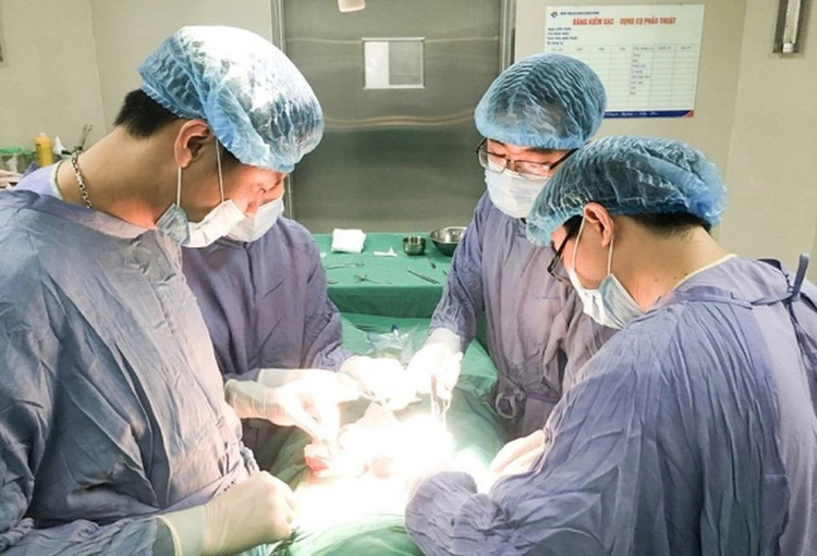 Cưới vợ 2 tháng nhưng không thể “gần gũi” mới phát hiện hẹp bao quy đầu ảnh 1