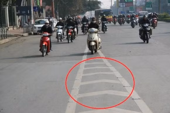 Mức phạt lỗi đè vạch xương cá khi tham gia giao thông ảnh 1