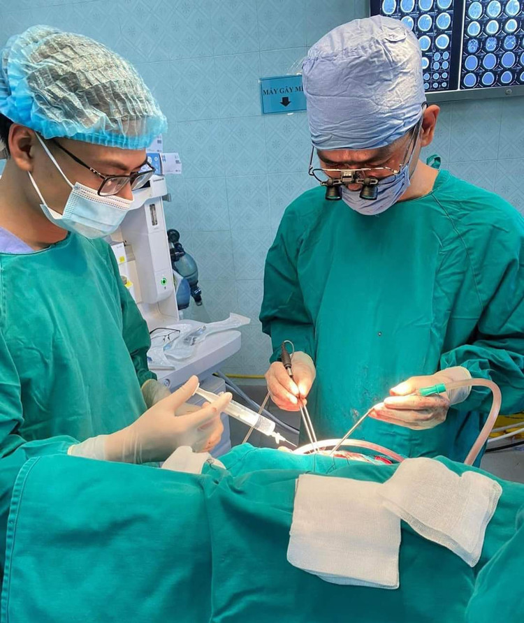 Ca phẫu thuật cho bệnh nhi tại Bệnh viện Nhi Thanh Hóa.