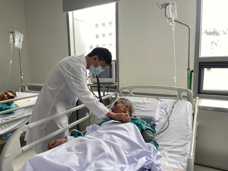 Nhiều bệnh nhân mắc cúm nhập viện - Ảnh: BVCC