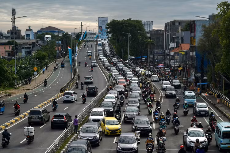 Lệnh cấm xe máy ở Jakarta chỉ được áp dụng trên một số tuyến đường nhất định. Lượng người sử dụng xe máy ở thành phố này vẫn rất cao. Ảnh: The Jakarta Post.