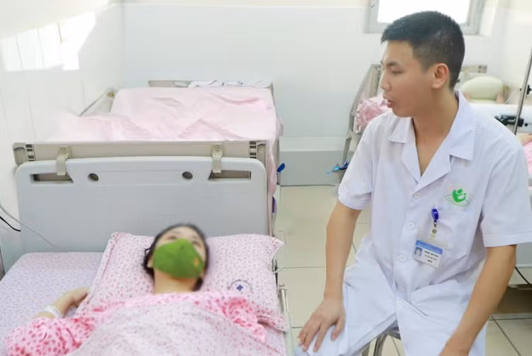 Hy hữu: Cứu thai đôi một trong tử cung một ngoài tử cung ảnh 1