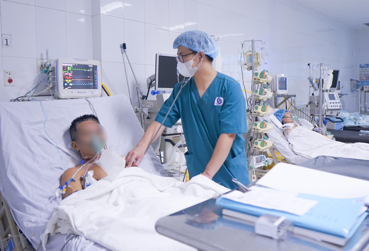 Thăm khám cho người đàn ông vỡ tim khi tập gym - Ảnh BVCC Thăm khám cho người đàn ông vỡ tim khi tập gym - Ảnh BVCC