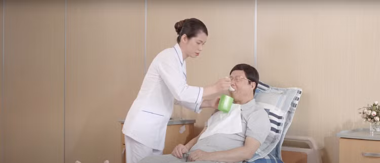 Chăm sóc cho bệnh nhân - Ảnh BVCC