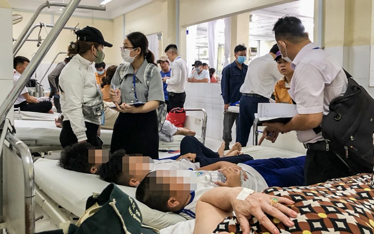 Nhiều học sinh điều trị tại Bệnh viện tỉnh Khánh Hòa - Ảnh: Plo.vn