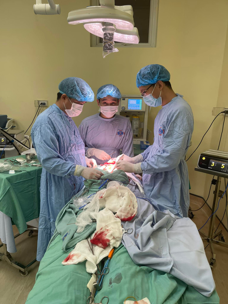 Ca phẫu thuật ung thư lưỡi cho bệnh nhân tại Bệnh viện K - Ảnh BS Nguyễn Quốc Dũng Ca phẫu thuật ung thư lưỡi cho bệnh nhân tại Bệnh viện K - Ảnh BS Nguyễn Quốc Dũng