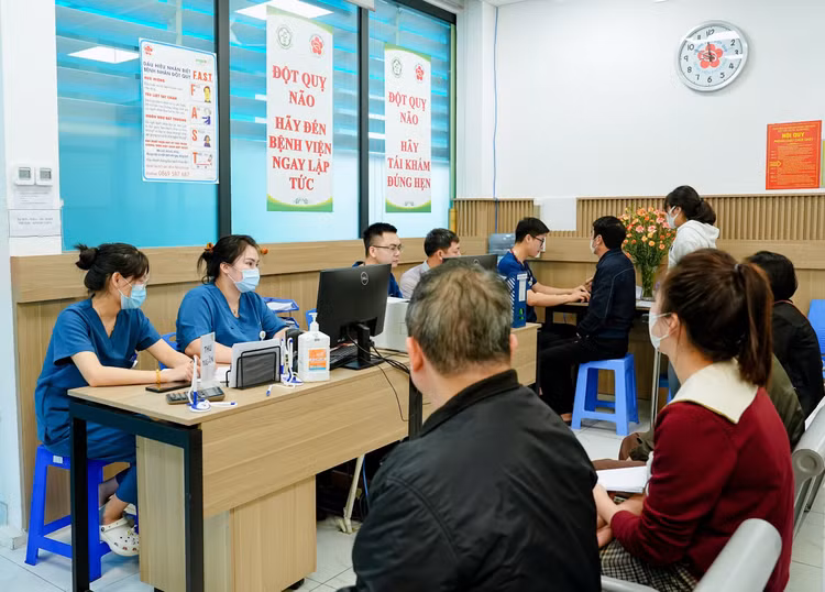 Trung tâm Đột quỵ cho biết, gần đây tiếp nhận nhiều ca đột quỵ có tuổi đời còn rất trẻ