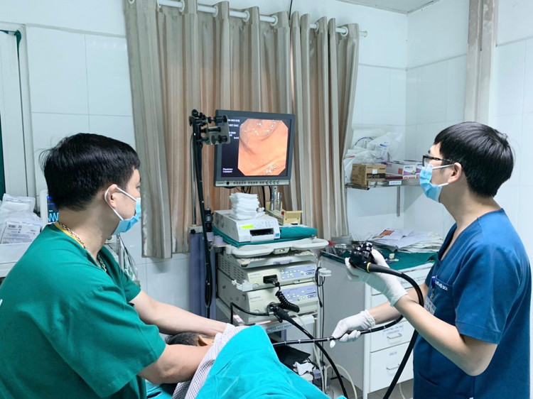 Nội soi cho bệnh nhân xuất huyết tiêu hóa tại Bệnh viện Việt Đức