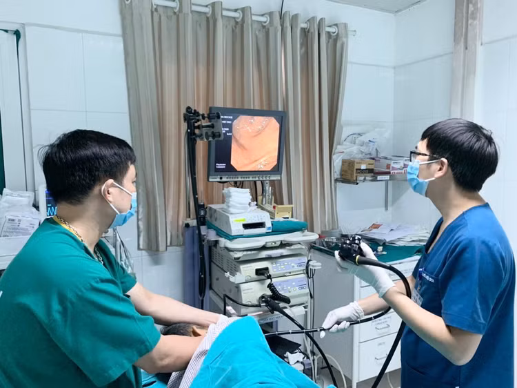Nội soi cho bệnh nhân xuất huyết tiêu hóa tại Bệnh viện Việt Đức