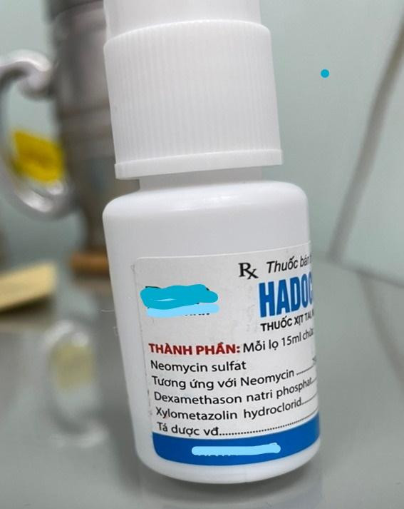 Chăm nhỏ thuốc mũi: Cô gái 23 tuổi bị lùn và lão hóa sớm