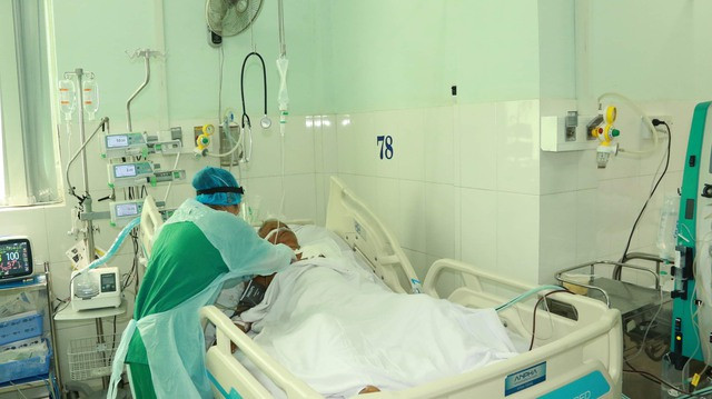 Điều trị bệnh nhân COVID-19 tại Bệnh viện Chợ Rẫy