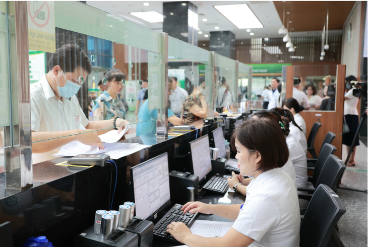 Ghi nhận ngày đầu tiên triển khai khám bệnh ngoài giờ, số lượng người dân đến thăm khám không quá đông.