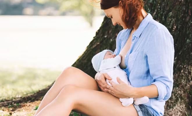 Nuôi con bằng sữa mẹ: Hành trình không đơn giản với các bà mẹ - Ảnh BVCC