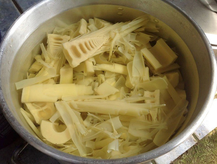 Để tránh ngộ độc măng cần ngâm và luộc kỹ