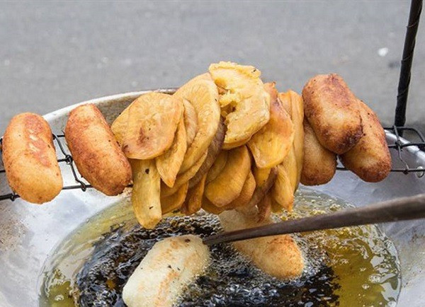 Đun nóng và sử dụng dầu đã được đun nóng nhiều lần trong quá trình nấu ăn tăng nguy cơ ung thư - Ảnh minh họa