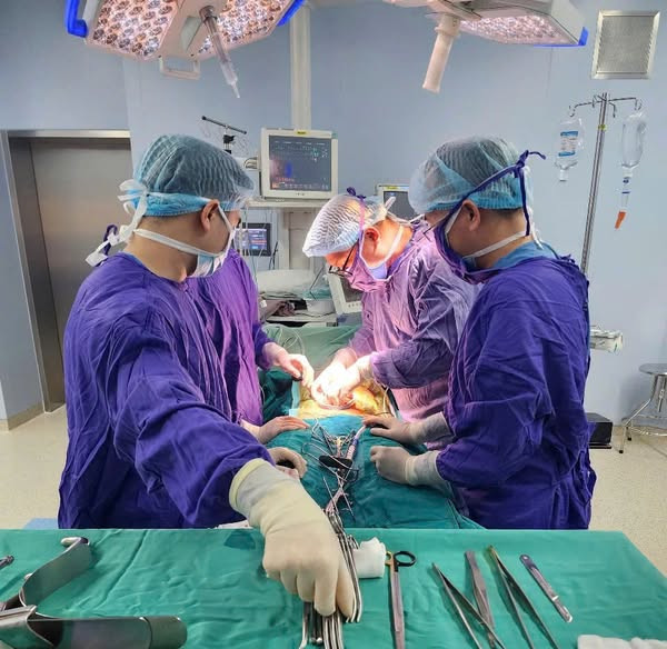 Ca mổ cấp cứu cho người đàn ông tự bẻ gẫy dương vật - Ảnh BVCC