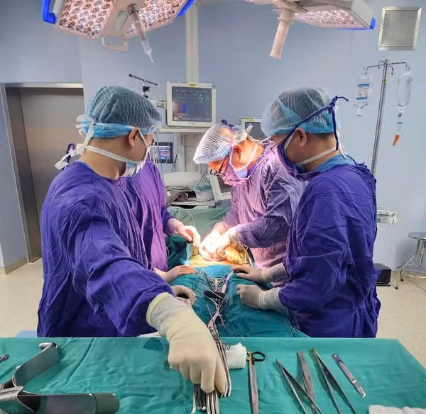 Ca mổ cấp cứu cho người đàn ông tự bẻ gẫy dương vật - Ảnh BVCC