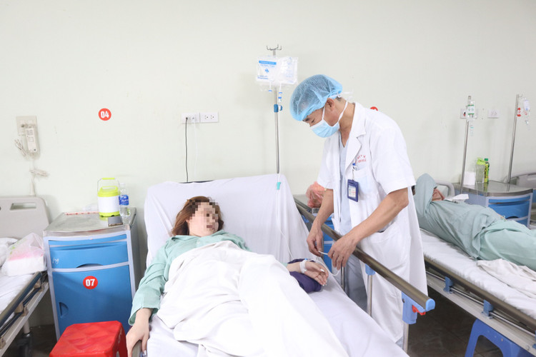 Cô dâu bị kim đâm xuyên người khi ngồi trên xe hoa về nhà chồng được phẫu thuật tại BV E