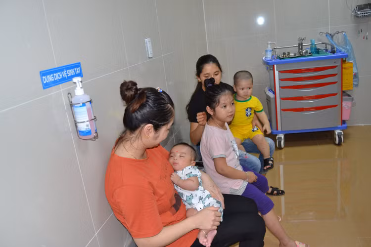 Tiêm chủng là cách phòng bệnh tốt nhất cho trẻ - Ảnh minh họa