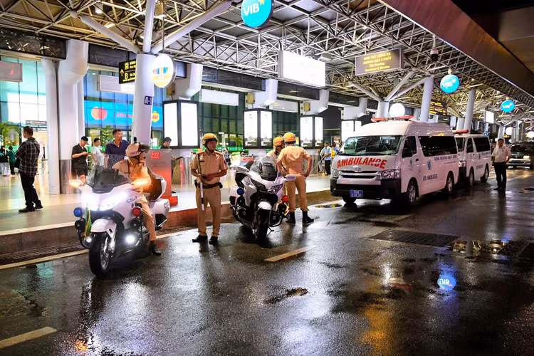 Xuyên đêm đưa trái tim xuyên Việt từ Hà Nội vào TP HCM để cứu người ảnh 4 Xuyên đêm đưa trái tim xuyên Việt từ Hà Nội vào TP HCM để cứu người ảnh 4