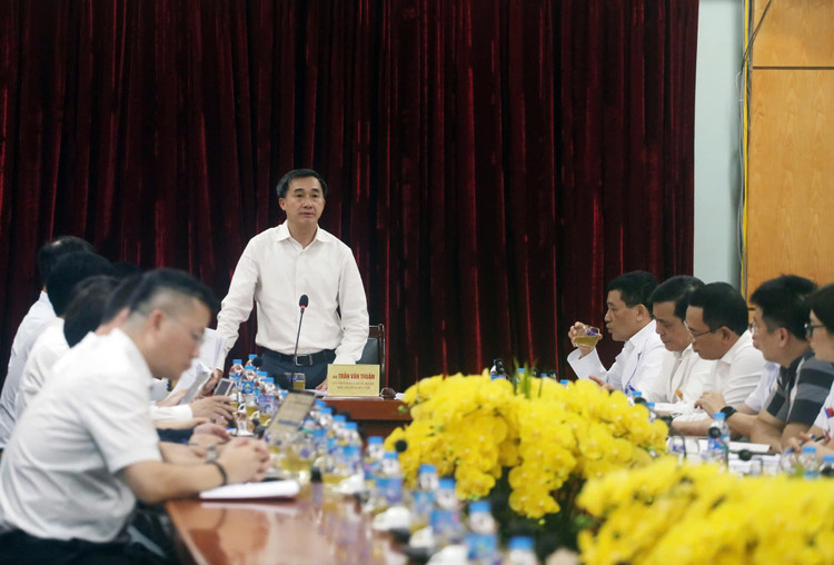 Thứ trưởng Trần Văn Thuấn Thứ trưởng Trần Văn Thuấn