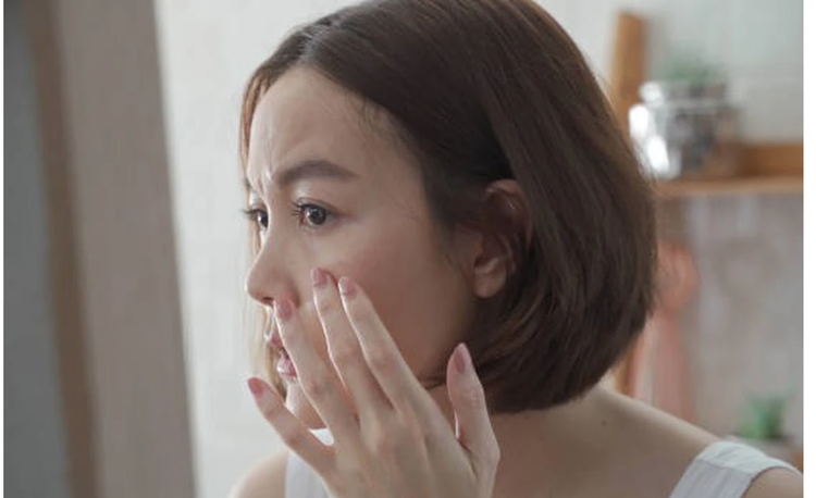 Bác sĩ chỉ rõ 4 triệu chứng bất thường trên mặt cần đi khám ngay ảnh 1