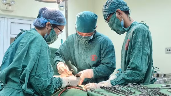Ca phẫu thuật cho bệnh nhân - Ảnh BVCC