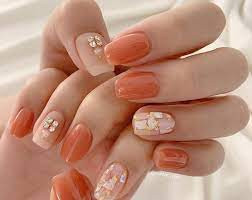 Cách tránh tác hại khi sơn móng tay ảnh 1