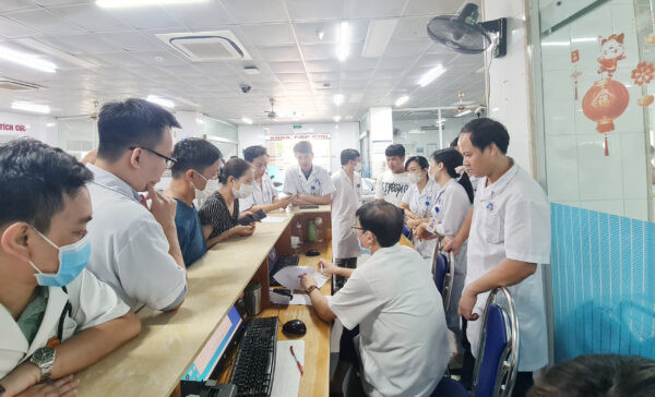 “Hội chẩn khẩn cấp” ca bệnh tiêm thuốc không rõ nguồn gốc tại Khoa Cấp cứu