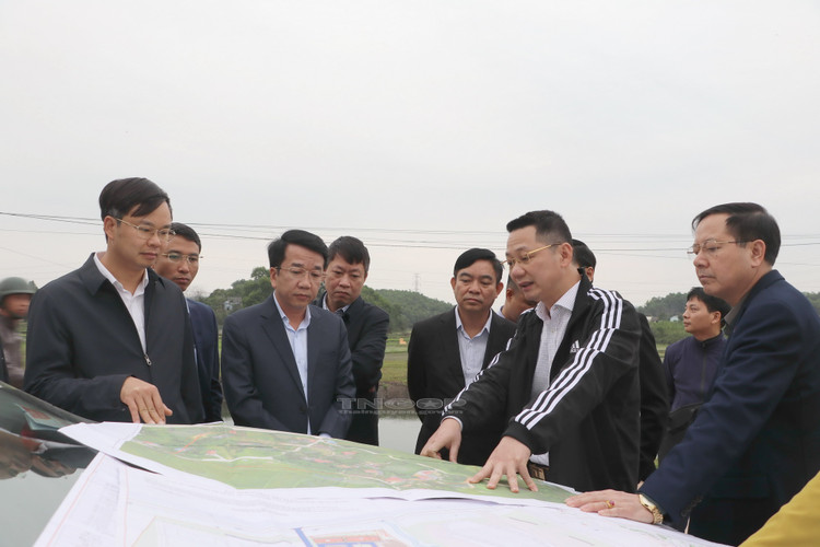 Ngày 14/2, Đoàn công tác của tỉnh do Phó Chủ tịch Nguyễn Thanh Bình làm Trưởng đoàn đã đi kiểm tra tiến độ thực hiện Dự án xây dựng Sân vận động tỉnh, Dự án xây dựng Trung tâm thể dục thể thao và Trường Phổ thông năng khiếu thể dục thể thao tại xã Phúc Trìu, TP Thái Nguyên (Nguồn:thainguyen.gov.vn).