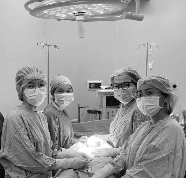 Bóc trọn u nang buồng trứng bảo vệ thai nhi 16 tuần tuổi - Ảnh BVCC