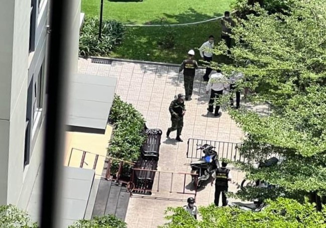 Lực lượng chức năng TP.Thủ Đức đã đến hiện trường, phong tỏa điều tra nguyên nhân. Ảnh: Dân Việt