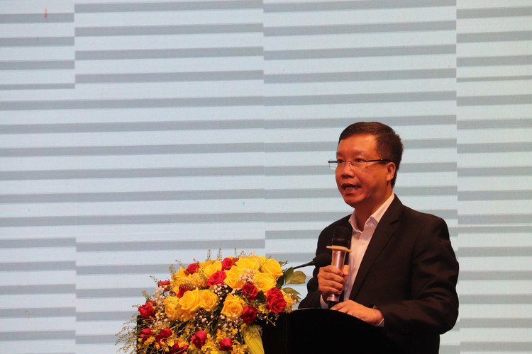 Ông Hoàng Cương - Trưởng phòng Chính sách đấu thầu, đại diện Bộ Kế hoạch và Đầu tư chia sẻ tại Hội nghị thường niên Câu lạc bộ Giám đốc các bệnh viện khu vực phía Nam năm 2023.