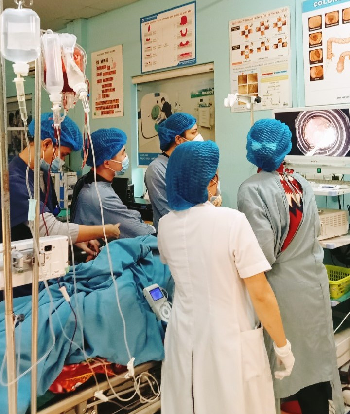 Nội soi tiêu hóa cứu bệnh nhân vỡ giãn tĩnh mạch thực quản