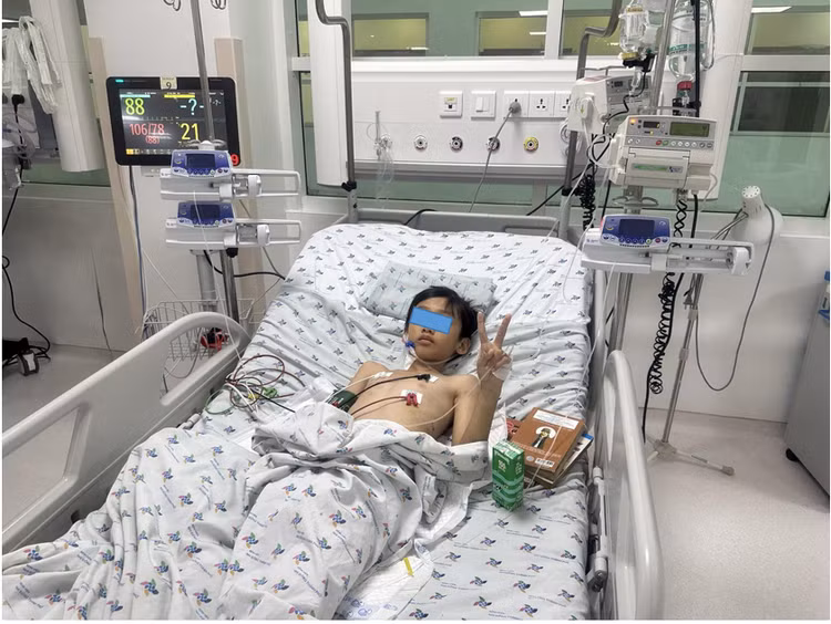 Trẻ H. D. H. 10 tuổi, nam, chấn thương lách, xuất huyết nội do bò dẫm đạp, được điều trị tích cực truyền dịch, truyền máu, chăm sóc vết thương, cải thiện sau 4 ngày điều trị.