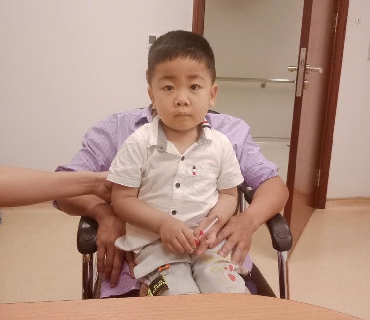 Hình ảnh bé sau 1 năm ghép tế bào gốc đã phát triển tốt - Ảnh BSCC