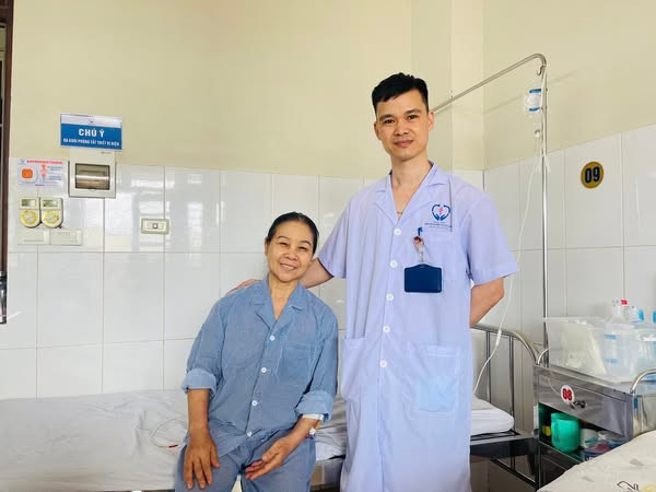 Thăm khám,tư vấn cho người bệnh sau phẫu thuật - Ảnh BVCC
