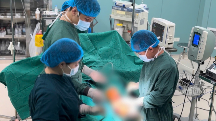 Ca phẫu thuật cho bệnh nhân - Ảnh BVCC