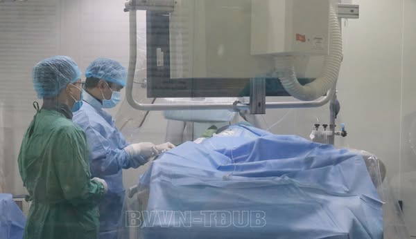 Ca can thiệp tắc động mạch chậu cho bệnh nhân - Ảnh BVCC