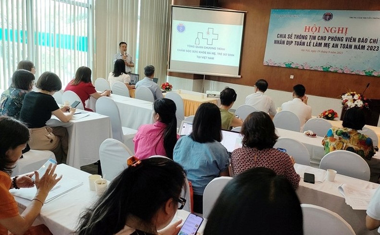 TS Trần Đăng khoa phát biểu tại Hội Nghị