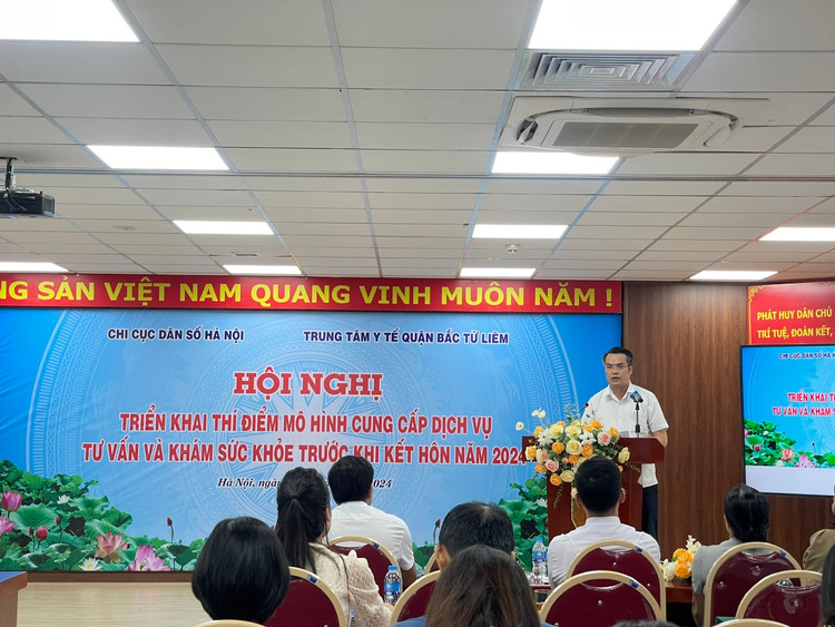 Phó Chủ tịch Ủy ban nhân dân, Trưởng Ban chỉ đạo công tác dân số và phát triển phường Liên Mạc Đoàn Mạnh Hùng phát biểu