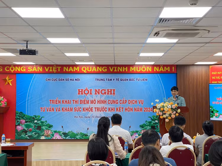 TS. Vũ Duy Hưng - Chi cục Trưởng Chi cục Dân số Hà Nội chia sẻ về tầm quan trọng của tư vấn và khám sức khỏe trước khi kết hôn.