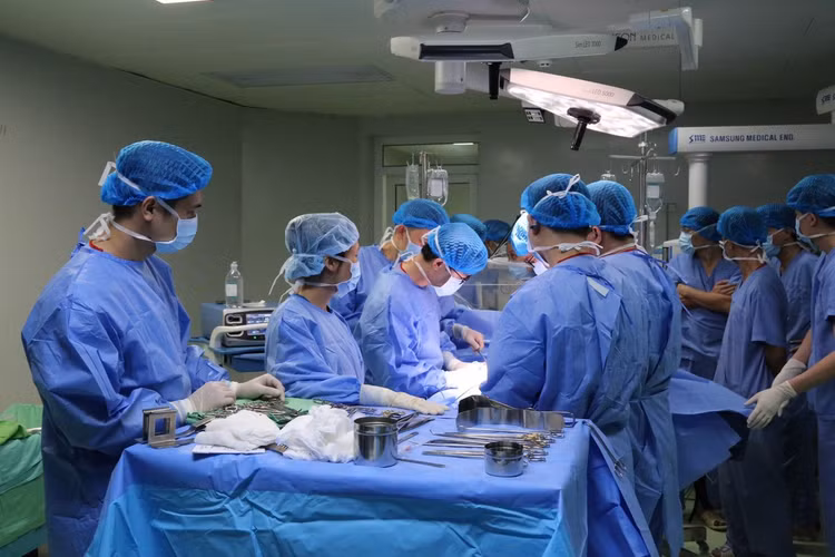 Ca phẫu thuật lấy tạng từ người cho chết não - Ảnh BVCC