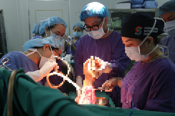 TS.BS Bùi Mai Anh thực hiện thành công ca ghép da cánh tay cho bệnh nhân N.K.H.