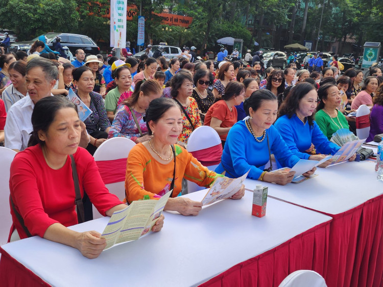 Hà Nội: Mít tinh, diễu hành hưởng ứng ngày Quốc tế trẻ em gái
