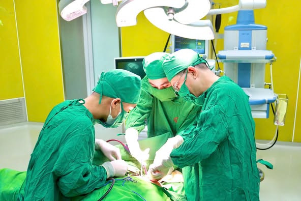 Ca phẫu thuật gỡ dính tắc ruột cho bệnh nhân - Ảnh BVCC