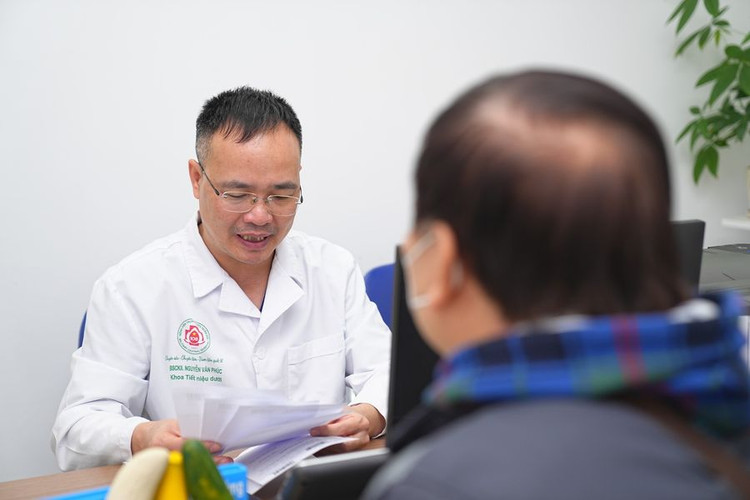 Bác sĩ chỉ rõ vì sao nam giới cần tiêm vắc xin ngừa HPV - Ảnh minh họa