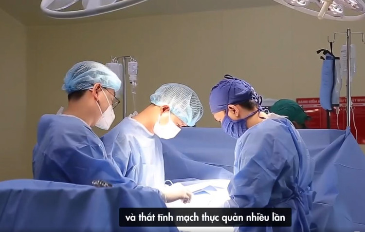 Ca phẫu thuật cho bệnh nhân - Ảnh BVCC