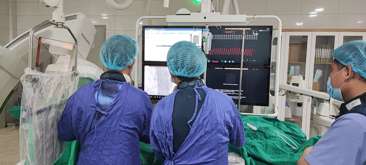 Nguy kịch vì lầm tưởng nhồi máu cơ tim cấp là đau dạ dày ảnh 1